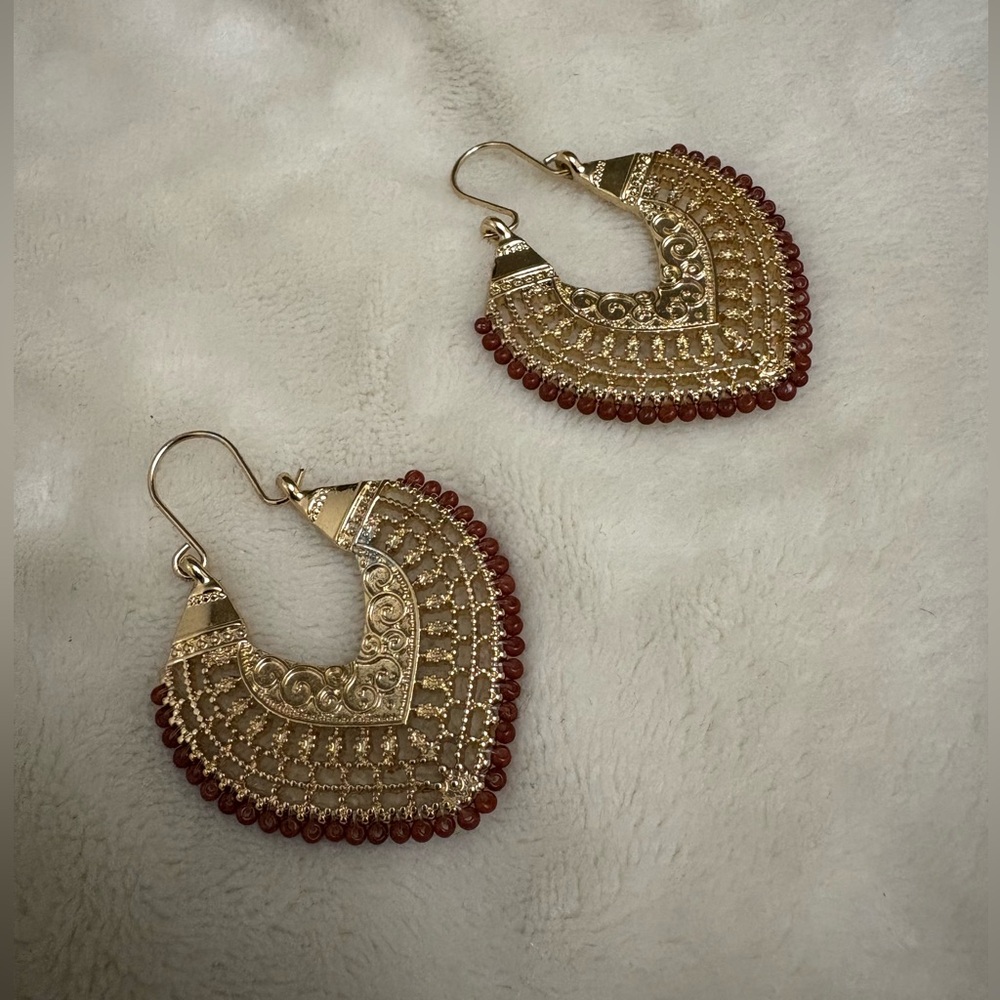 Express Earrings. - Picture 2 of 3